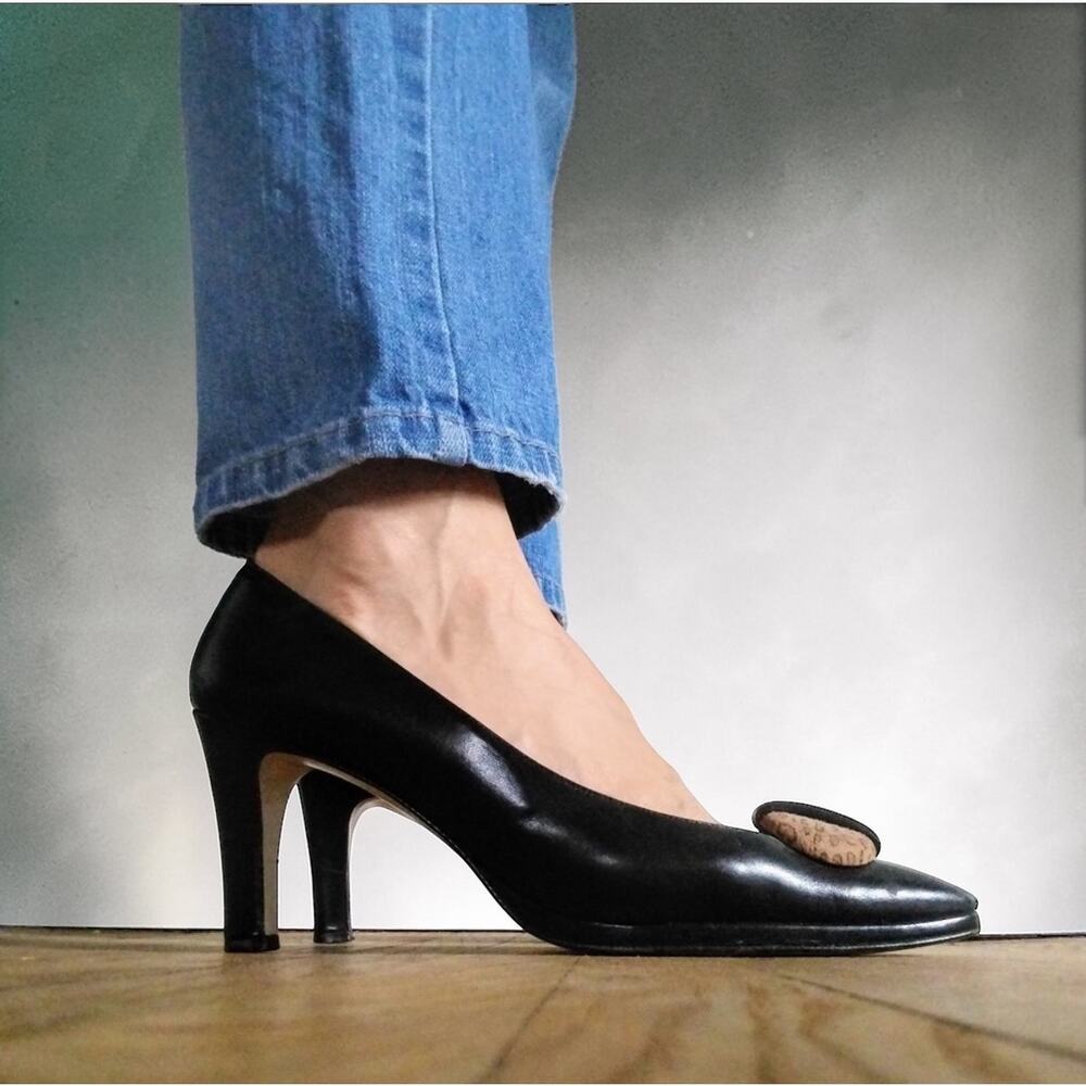 Vintage 90s Kitten Heels | Black Leather Pointed Toe Pumps | Size 9